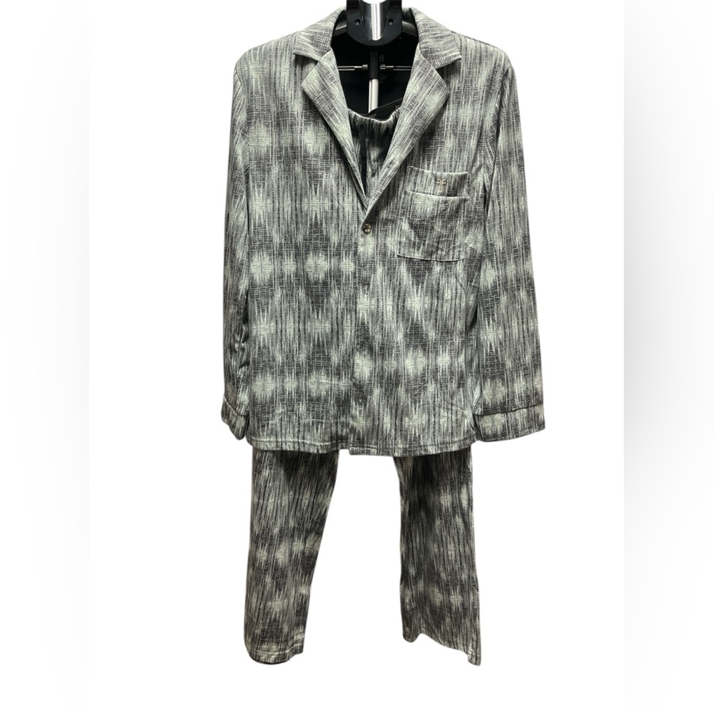 Frye Gray and White pattern notched premium  2 piece sleepwear/ pajamas.